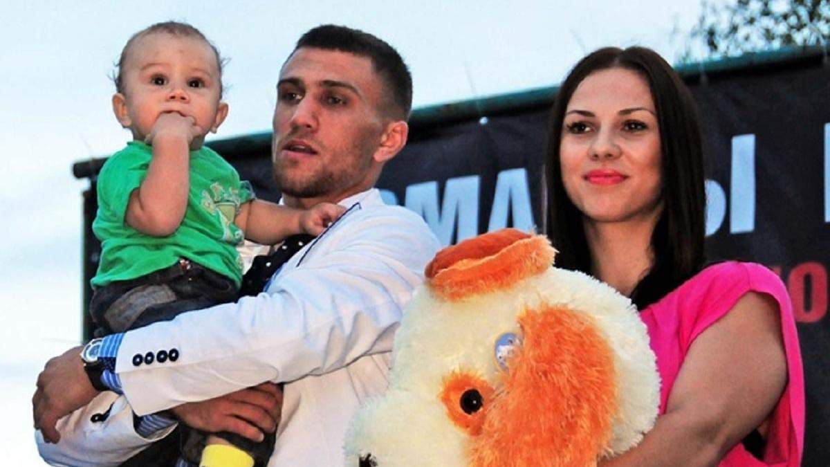 Kak Vyglyadyat Zhena I Deti Vasiliya Lomachenko Redkie Kadry Sport 24