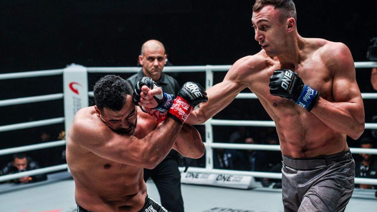 Украинец Роман Крыкля эффектным нокаутом стал чемпионом по MMA: видео