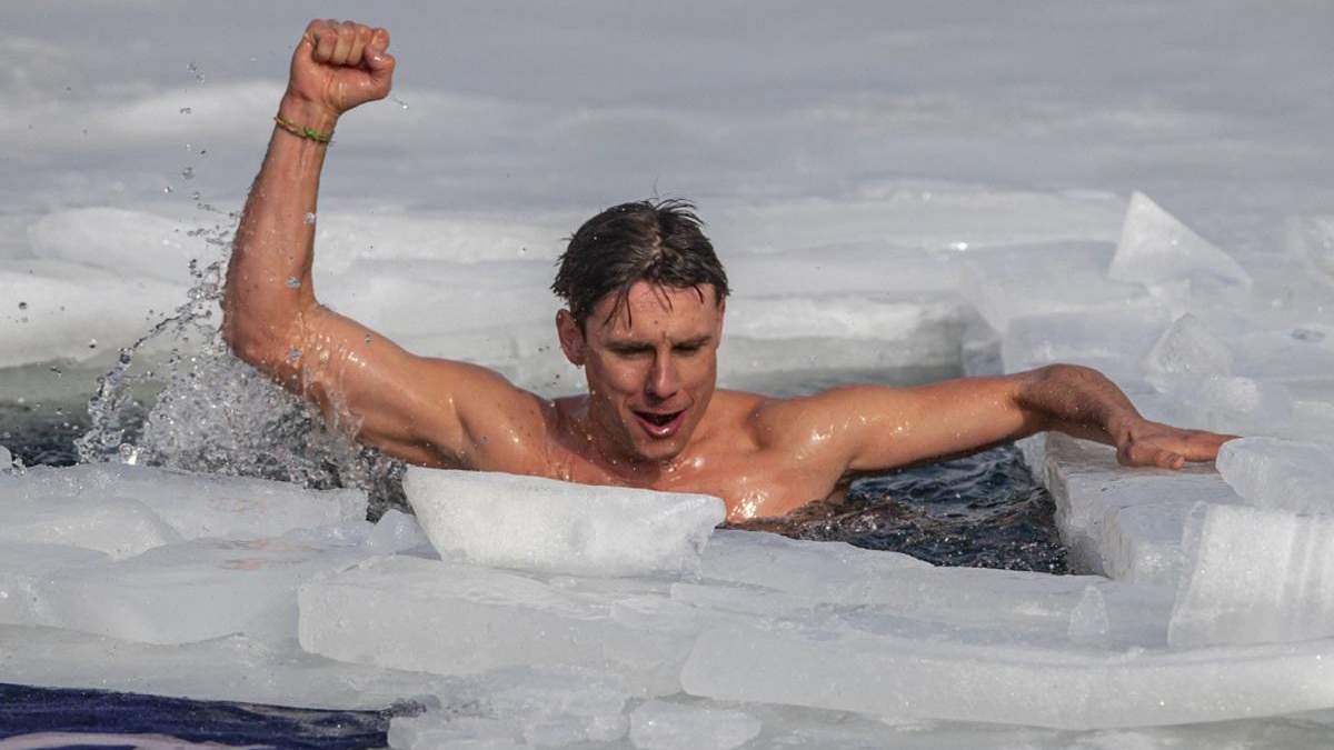 Світовий рекорд: чеський спортсмен проплив 81 метр під льодом – відео