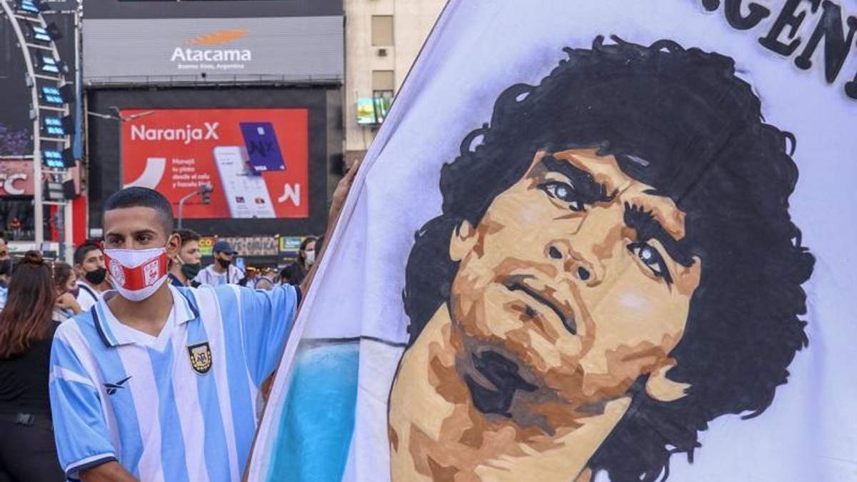 В Аргентині відкрили пам'ятник Дієго Марадоні: фото