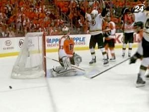 "Бостон" снова победил "Филадельфию" на выезде "Бостон" снова победил "Филадельфию" на выезде