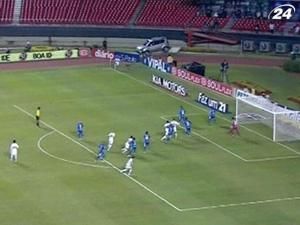 "Сан-Паулу" выиграло первый матч у "Аваи" "Сан-Паулу" выиграло первый матч у "Аваи"