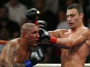 Арреола: Віталій переможе Адамека, а Володимир програє Хею Арреола: Віталій переможе Адамека, а Володимир програє Хею