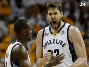 "Бостон" скоротив відставання від "Маямі" "Бостон" скоротив відставання від "Маямі"