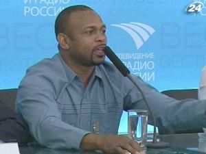 Рой Джонс та Денис Лєбєдєв готуються до поєдинку Рой Джонс та Денис Лєбєдєв готуються до поєдинку