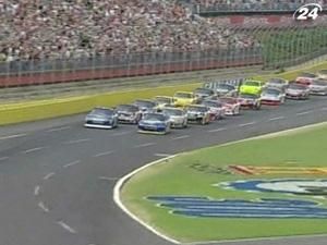 Участники преодолели самую длинную гонку серии NASCAR