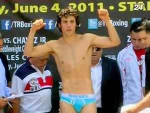 Хуліо Чавес-молодший та Себастіан Збік пройшли процедуру зважування Хуліо Чавес-молодший та Себастіан Збік пройшли процедуру зважування