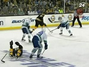 "Бостон" скоротив відставання від "Ванкувера" "Бостон" скоротив відставання від "Ванкувера"