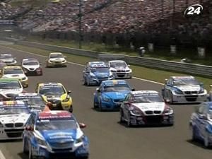 Пілоти "Chevrolet" знову виграли обидві гонки Пілоти "Chevrolet" знову виграли обидві гонки