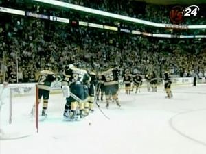 "Бостон" зрівняв рахунок у серії проти "Ванкувера" "Бостон" зрівняв рахунок у серії проти "Ванкувера"