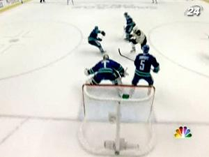 "Ванкувер" в третий раз одолел "Бостон" на собственной площадке 