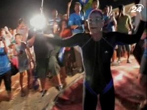 48-летняя Пенни Палфри проплыла 112 километров без остановок 48-летняя Пенни Палфри проплыла 112 километров без остановок