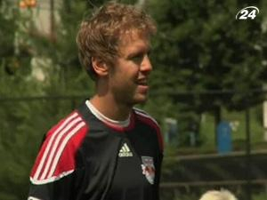 Феттель потренировался с футбольной командой "Нью-Йорк Ред Буллз"