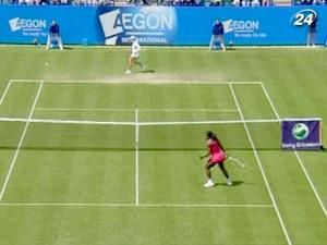 Серена Уильямс уступила Звонаревой в английском Истборне Серена Уильямс уступила Звонаревой в английском Истборне