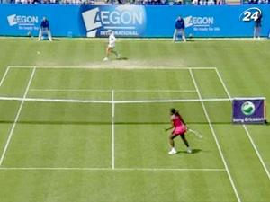 Серена Уильямс уступила Звонаревой в английском Истборне