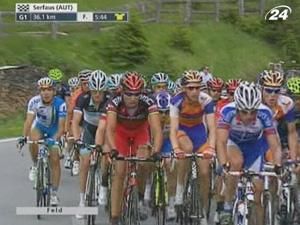 Даміано Кунего упевнено зберігає жовту майку лідера Даміано Кунего упевнено зберігає жовту майку лідера