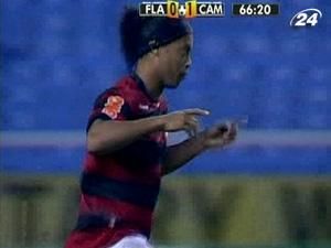 Роналдинью помог "Фламенго" разгромить "Атлетико Минейро" Роналдинью помог "Фламенго" разгромить "Атлетико Минейро"