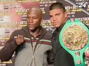 Флойд Мейвезер і Віктор Ортіс зустрілися на прес-конференції Флойд Мейвезер і Віктор Ортіс зустрілися на прес-конференції