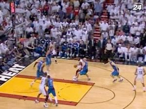 "Майами" выиграл первый финальный матч у "Далласа" "Майами" выиграл первый финальный матч у "Далласа"