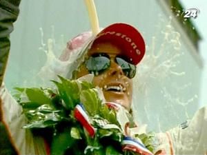Гонщики отпраздновали столетие Indy 500 Гонщики отпраздновали столетие Indy 500