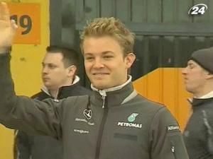 Баттон и Росберг подпишут новые контракты со своими командами Баттон и Росберг подпишут новые контракты со своими командами