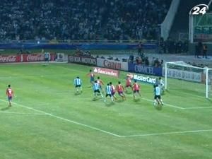 Дубль Агуэро помог Аргентине пройти в четвертьфинал Дубль Агуэро помог Аргентине пройти в четвертьфинал