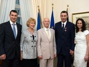 Помер батько братів Кличків Помер батько братів Кличків