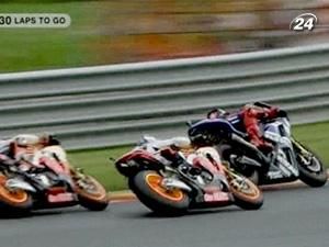 Довициосо и Симончелли могут потерять поддержку Honda Довициосо и Симончелли могут потерять поддержку Honda