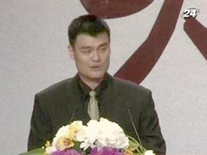 Яо Минь официально объявил о завершении карьеры баскетболиста 