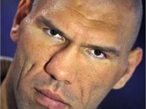 Валуев считает, что побить Кличко по силам лишь Поветкину и Фьюри Валуев считает, что побить Кличко по силам лишь Поветкину и Фьюри