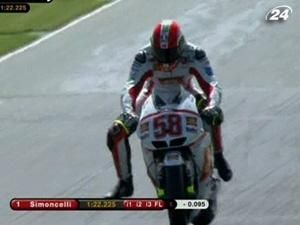 Симончелли готовится подписать новый контракт с "Honda Gresini" Симончелли готовится подписать новый контракт с "Honda Gresini"