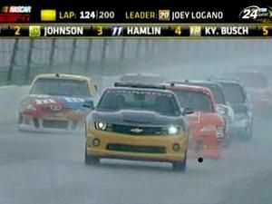 Бред Каселовскі тріумфально повернувся на трек після аварії Бред Каселовскі тріумфально повернувся на трек після аварії