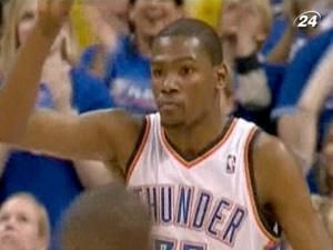 Кевін Дюрант веде перемовини із "Бешикташем" Кевін Дюрант веде перемовини із "Бешикташем"