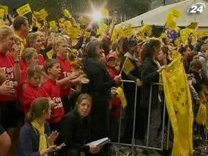 Несколько десятков тысяч австралийцев приветствовали Кейдела Эванса 