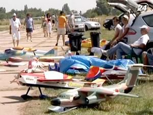 В Запорожье стартовал чемпионат Украины по авиамодельному спорту В Запорожье стартовал чемпионат Украины по авиамодельному спорту