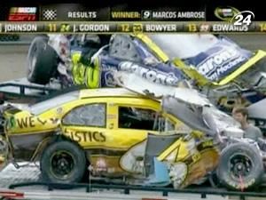 Команды провели последнюю уличную гонку сезона в Серии NASCAR Команды провели последнюю уличную гонку сезона в Серии NASCAR