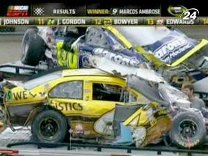 Команды провели последнюю уличную гонку сезона в Серии NASCAR