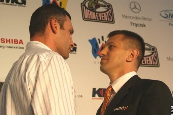 Бой Кличко с Адамеком могут перенести из-за неготовности арены Бой Кличко с Адамеком могут перенести из-за неготовности арены