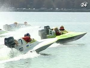 На день міста у Тернополі провели чемпіонати в небі та на воді На день міста у Тернополі провели чемпіонати в небі та на воді