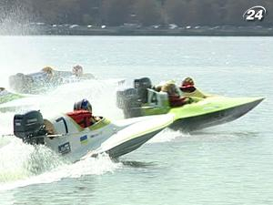 На день города в Тернополе провели чемпионаты в небе и на воде