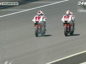 Кейсі Стоунер знову виграв 3 гонки поспіль Кейсі Стоунер знову виграв 3 гонки поспіль