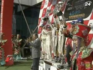 Пилоты "Форда" выиграли первую гонку в сезоне Пилоты "Форда" выиграли первую гонку в сезоне