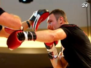 Адамек попытался смутить Кличко-старшего демаршем Адамек попытался смутить Кличко-старшего демаршем