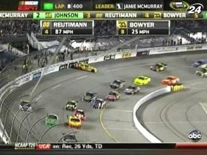 Кевин Харвик выиграл четвертую гонку в сезоне Кевин Харвик выиграл четвертую гонку в сезоне