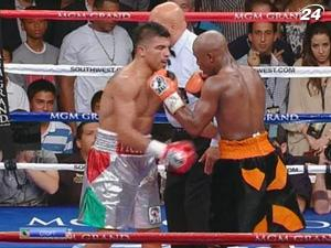 Флойд Мейвезер-младший нокаутировал Виктора Ортиса