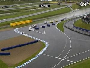 Матиас Экстрем одержал вторую победу в трех последних гонках Матиас Экстрем одержал вторую победу в трех последних гонках