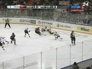 Хоккейный клуб "Авангард" одержал первую домашнюю победу в сезоне Хоккейный клуб "Авангард" одержал первую домашнюю победу в сезоне