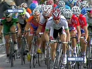 У велогонці U-23 з 155 учасників на загальному колі втрималися лише 87 У велогонці U-23 з 155 учасників на загальному колі втрималися лише 87