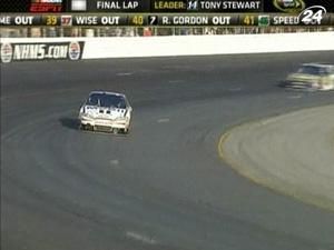 NASCAR: Тони Стюарт одержал вторую подряд победу NASCAR: Тони Стюарт одержал вторую подряд победу