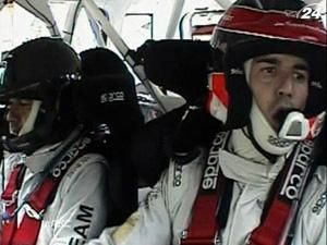 WRC 2011: Дани Сордо и Себастьян Ожье ведут борьбу за победу WRC 2011: Дани Сордо и Себастьян Ожье ведут борьбу за победу